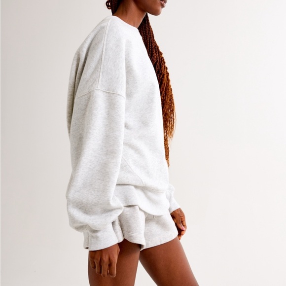 Abercrombie Essential Oversized Sunday Crew - Picture 2 of 5